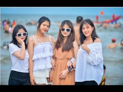 Bãi biển Bãi Dâu Vũng Tàu, Gái xinh đẹp Việt Nam mặc Bikini đi tắm biển lộ hàng