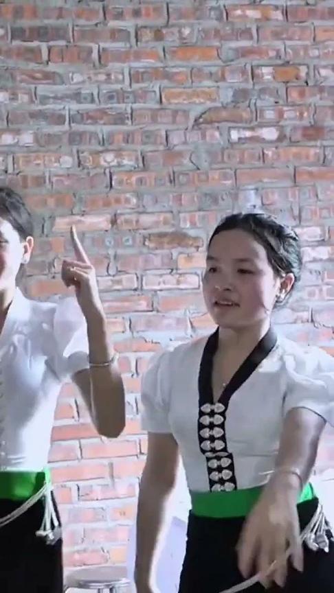 Hai em gái Thuận Châu xinh đẹp nhảy duyên dáng #dance #music #wedding #travel #video #duet #tướng